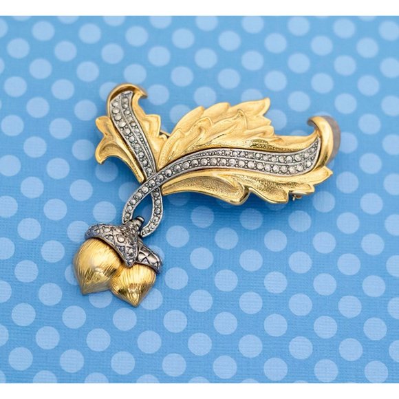 Vintage Phoenix Flame Acorn Brooch by Avon - M21 - Picture 1 of 3